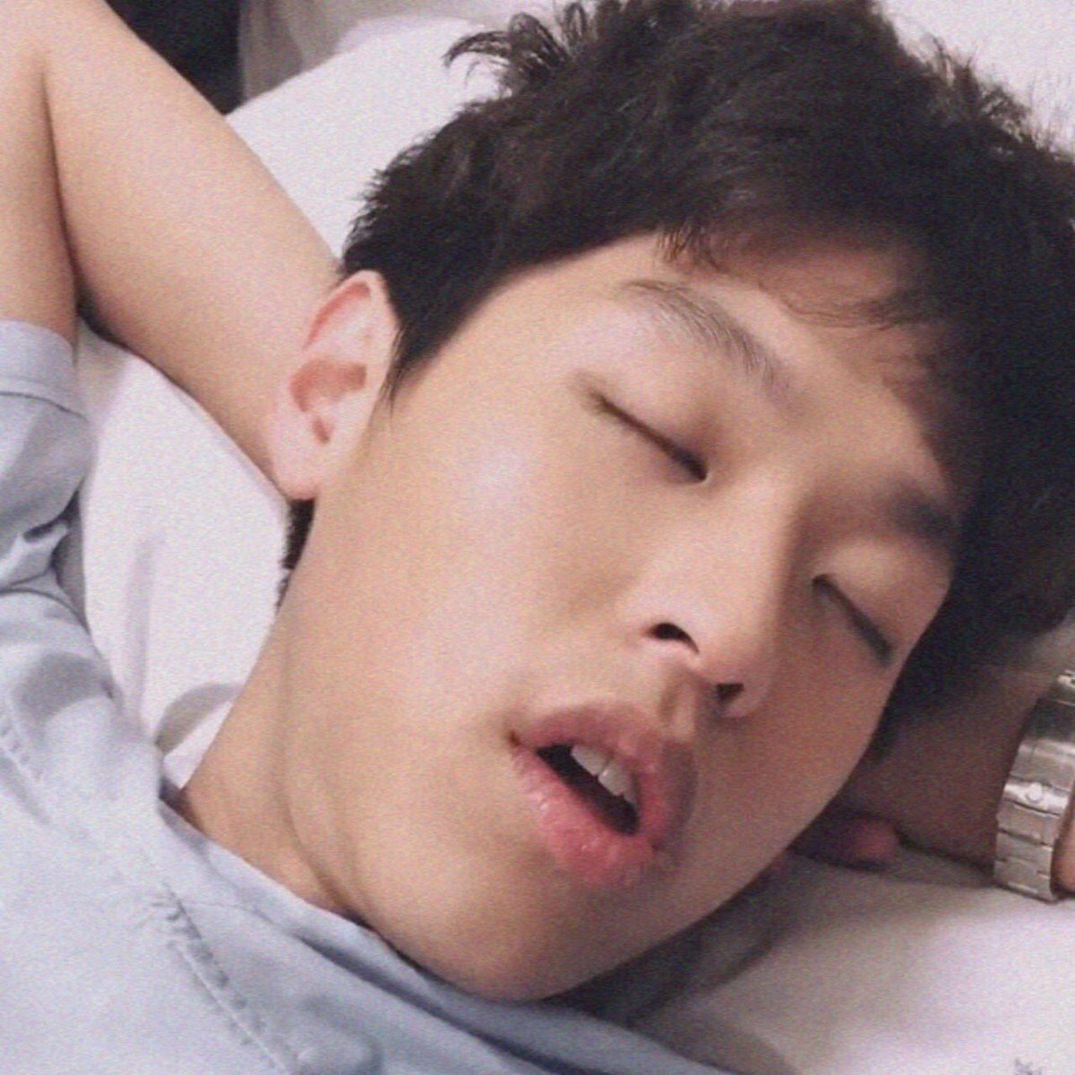 littlebillkin's tweet photo. ยู้กม๋าเด่กหยับปุ๋ยต้องอ้าปากบ๋อเปนซิกเนเจ้อ น้ามยายไหลมั่งนึเป่าเนี่ย🐶😴 #bbillkin https://t.co/13YrT8fouX