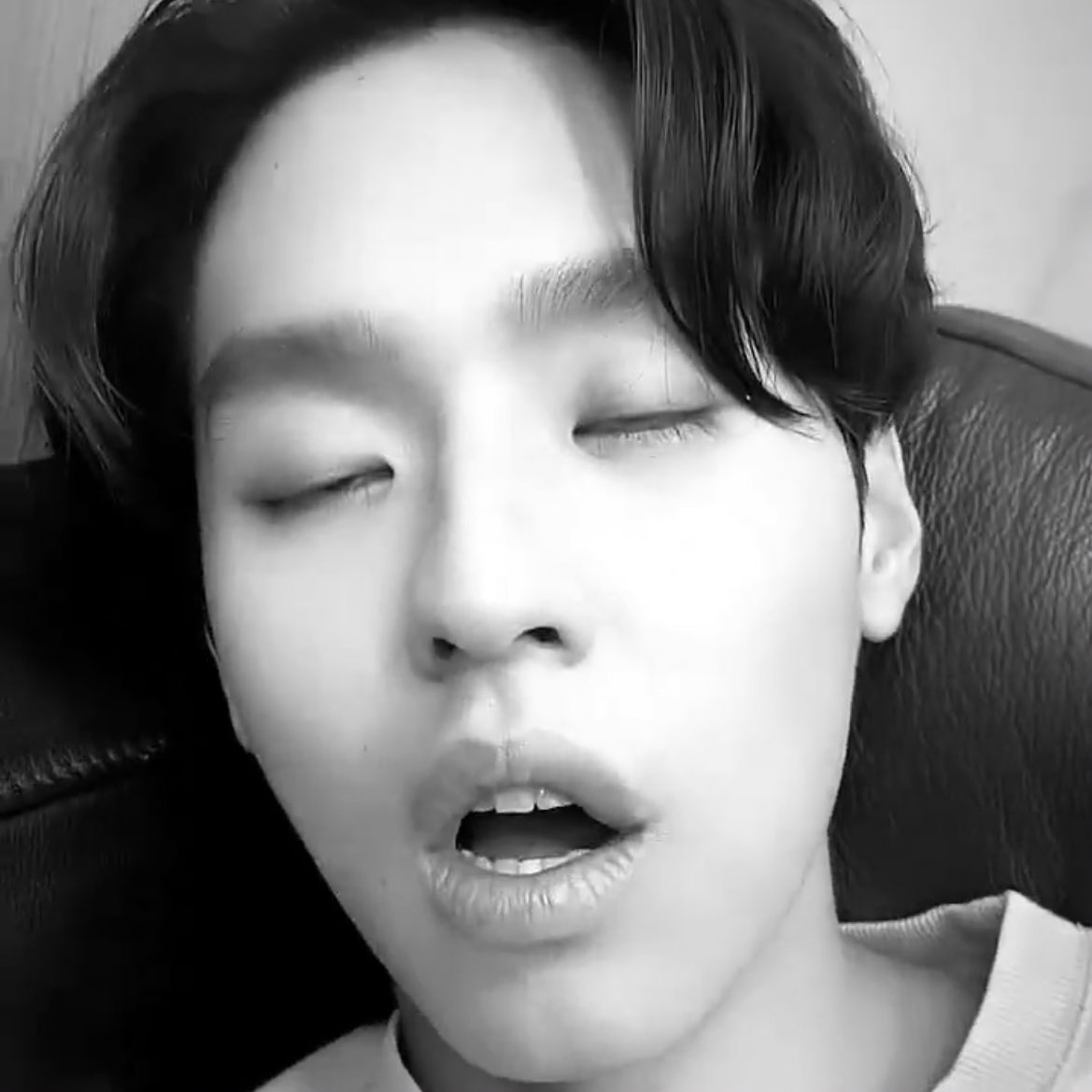 littlebillkin's tweet photo. ยู้กม๋าเด่กหยับปุ๋ยต้องอ้าปากบ๋อเปนซิกเนเจ้อ น้ามยายไหลมั่งนึเป่าเนี่ย🐶😴 #bbillkin https://t.co/13YrT8fouX