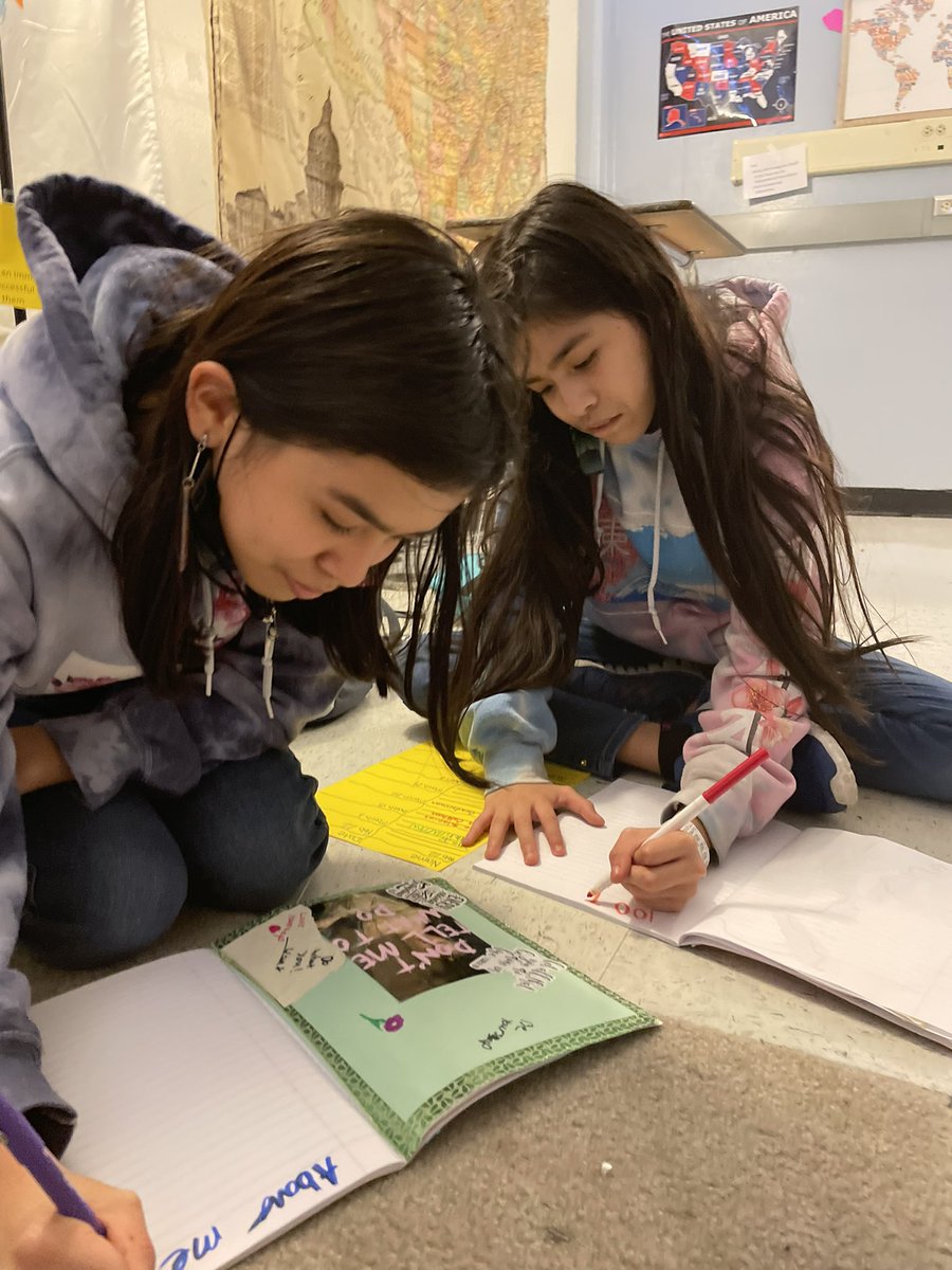 kmsMsDkms's tweet image. Art Journaling Society 100 things that make us smile 😃 so proud of my young journal writers💖@NEISD @PRINCIPALRUBIO @NEISD @KMSFamilyKMS @KMSFamilyKMS @APMikeMorgan @Partain_Science #rootedkrueger #thefalconway