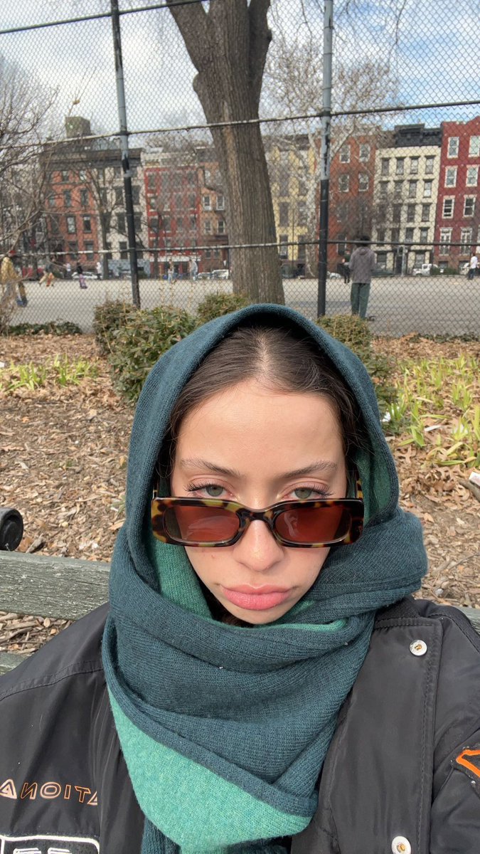 _zoeche's tweet photo. tell me u like my new scarf https://t.co/lnarZdw87j