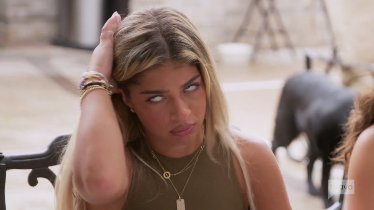 housewifegifs's tweet photo. Milania and Gia’s faces when Joe Gorga speaks 😭 #RHONJ https://t.co/h3eteseMFA
