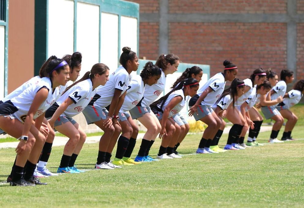 La Bicolor (@seleccionperu) on Twitter photo ¡El trabajo sigue en Chincha! 🙋🏻♀️
Culminó una nueva jornada de entrenamientos de nuestra <a href="/SeleccionPeru/">La Bicolor</a> Femenina Sub-17 🇵🇪.
Más detalles ▶️ bit.ly/3sMOTh8
#UnidosSomosMásFuertes
#ArribaPerú 💪🏻 ¡El trabajo sigue en Chincha! 🙋🏻♀️
Culminó una nueva jornada de entrenamientos de nuestra <a href="/SeleccionPeru/">La Bicolor</a> Femenina Sub-17 🇵🇪.
Más detalles ▶️ bit.ly/3sMOTh8
#UnidosSomosMásFuertes
#ArribaPerú 💪🏻