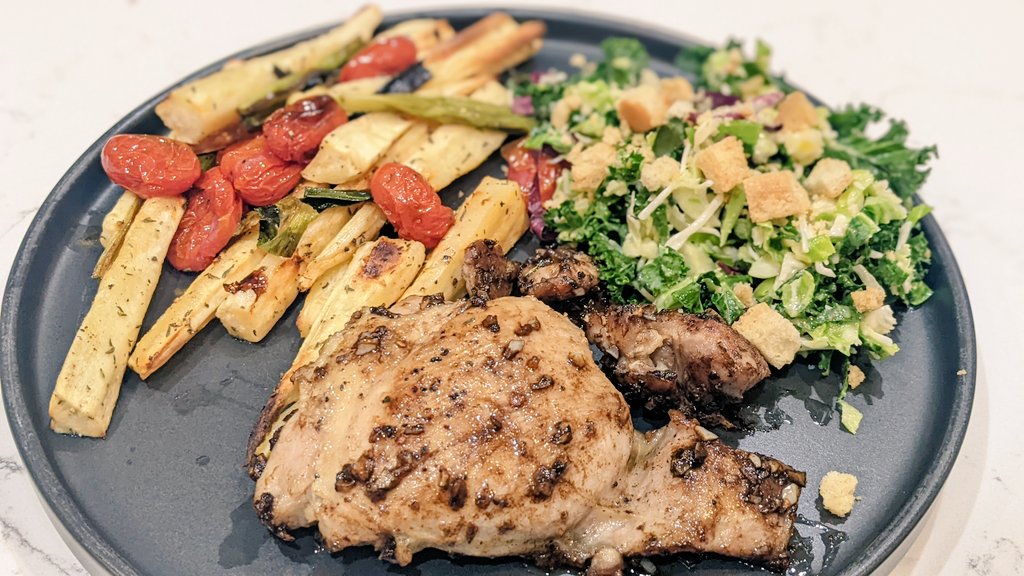CTurkeys's tweet photo. Thanks for hanging out! Here's the finished product with an added salad bc veggies 🙂 https://t.co/GDmtxieVDN