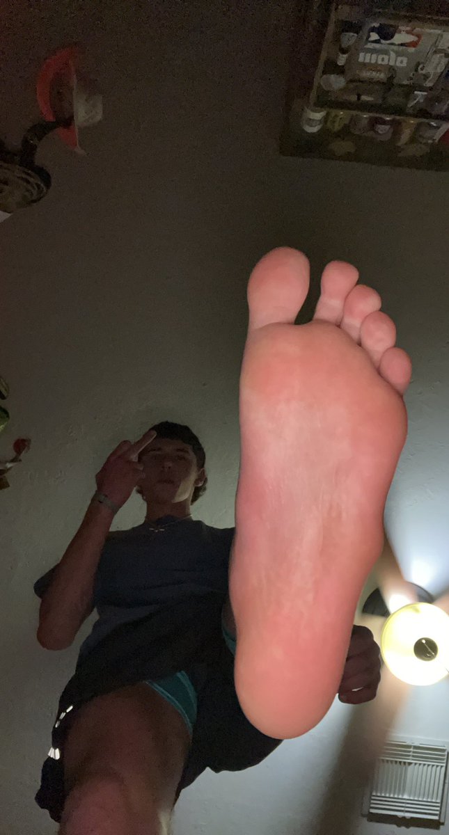 MasterBrian1's tweet photo. Doing drains😈 Get in my dms NOW. You listen to master.#cashmaster #finsub #cashcow #footfetish
#malefeet #footworship
#findom #cashslave @PromoRTpig @rt_slave_ma @rt_feet @RT4Masters @master_updates @CockyStr8boyz @BestFootMasters @MasterJockPromo @varsityjox @RT4Kings https://t.co/HRSxvwbFfH