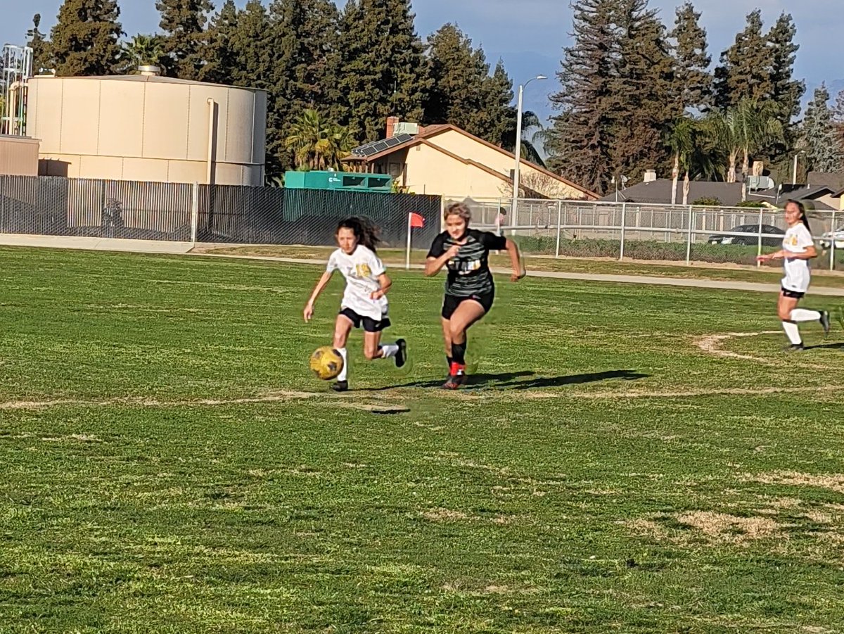 SummitHS_Bears's tweet image. Girls varisty soccer kicked off playoffs with a 2-0 win over Kern Valley! @BurtonSchools