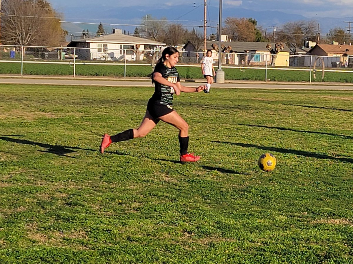 SummitHS_Bears's tweet image. Girls varisty soccer kicked off playoffs with a 2-0 win over Kern Valley! @BurtonSchools