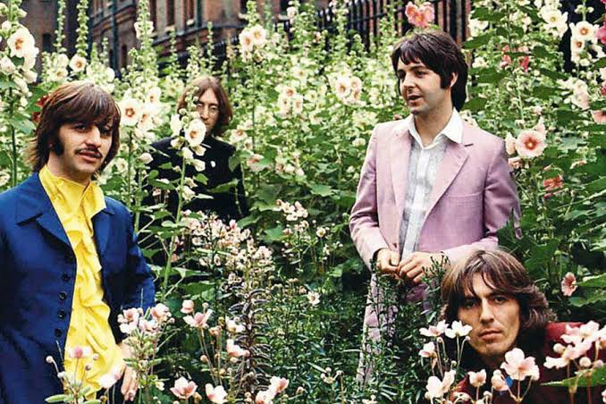 ImagenRetro's tweet photo. The Beatles, 1968. https://t.co/REcme54obW