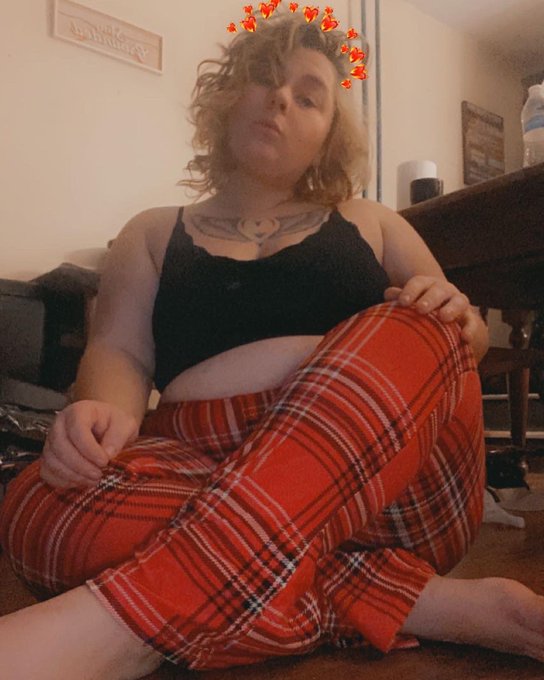 Selfies while my ham cooks 😉 Wanna see my ham 🤤🤤🥵🥵😉😉 Subscribe to my other page 🤤🤤🥵🥵🥵🌶🌶🌶 https://t.c
