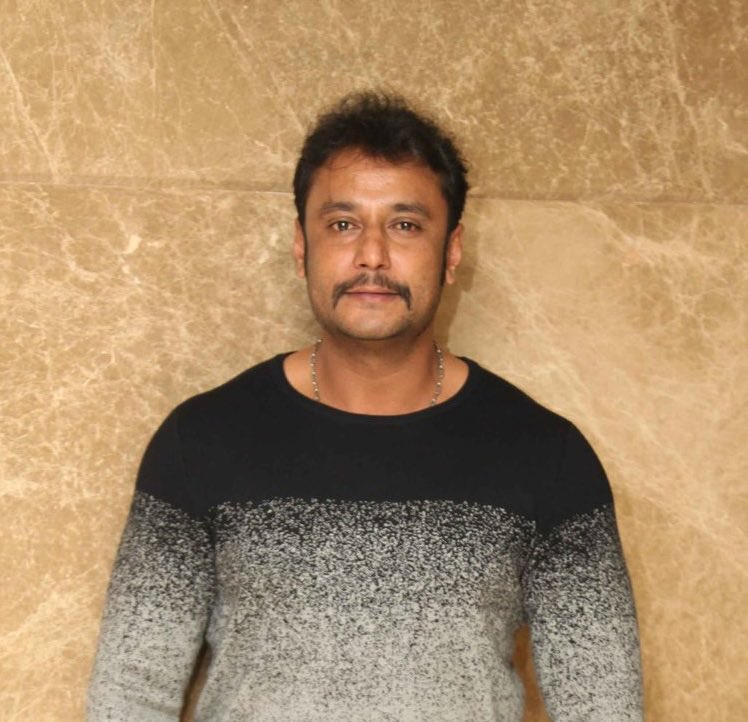 BYVijayendra's tweet photo. ಕನ್ನಡ ಚಿತ್ರರಂಗದ ಪ್ರತಿಭಾವಂತ ಜನಪ್ರಿಯ ಕಲಾವಿದ, ಅಭಿಮಾನಿಗಳ ಪಾಲಿನ ನೆಚ್ಚಿನ ’ಚಾಲೆಂಜಿಂಗ್ ಸ್ಟಾರ್’@dasadarshan ಅವರಿಗೆ ಜನ್ಮದಿನದ ಹೃತ್ಪೂರ್ವಕ ಶುಭಕಾಮನೆಗಳು. ನಿಮ್ಮ ಖ್ಯಾತಿ,ಕಲಾಸೇವೆ ಮತ್ತಷ್ಟು ಉತ್ತುಂಗಕ್ಕೇರಲಿ, ನಿಮ್ಮಿಂದ ಕನ್ನಡ ಚಿತ್ರರಂಗ ಮತ್ತಷ್ಟು ಬೆಳೆಯಲಿ,ಬೆಳಗಲಿ ಎಂದು ಹಾರೈಸುತ್ತೇನೆ.

#DarshanThoogudeepa #DBoss https://t.co/xIrMleqnx3