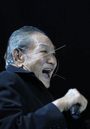 AntaraData's tweet photo. Majalah Rolling Stone Indonesia edisi Desember 2007 menempatkan salah satu albumnya “Bubi Chen And His Fabulous 5” di dalam daftar 150 Album Indonesia Terbaik sepanjang masa.

Foto:
ANTARA FOTO/Fanny Octavianus

#BubiChen #jazzindonesia #AntaraData https://t.co/cr3ZCVYJU0