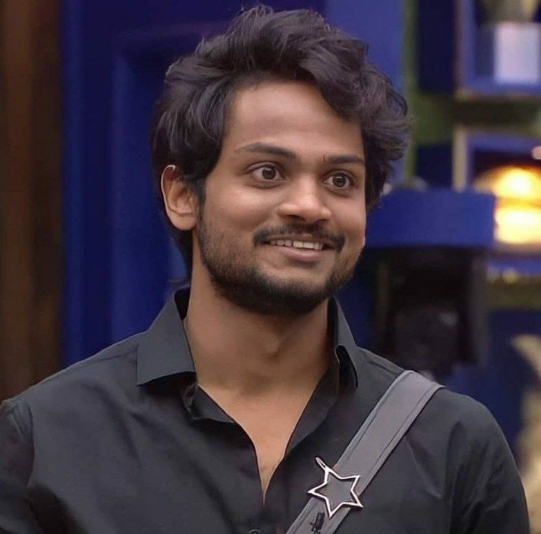 Shannulovesdee2's tweet photo. A smile ki avaru ayina fidda ayipovalsinde 
1 YEAR FOR BB SURYA WEBSERIES https://t.co/HUMiOdbSjv