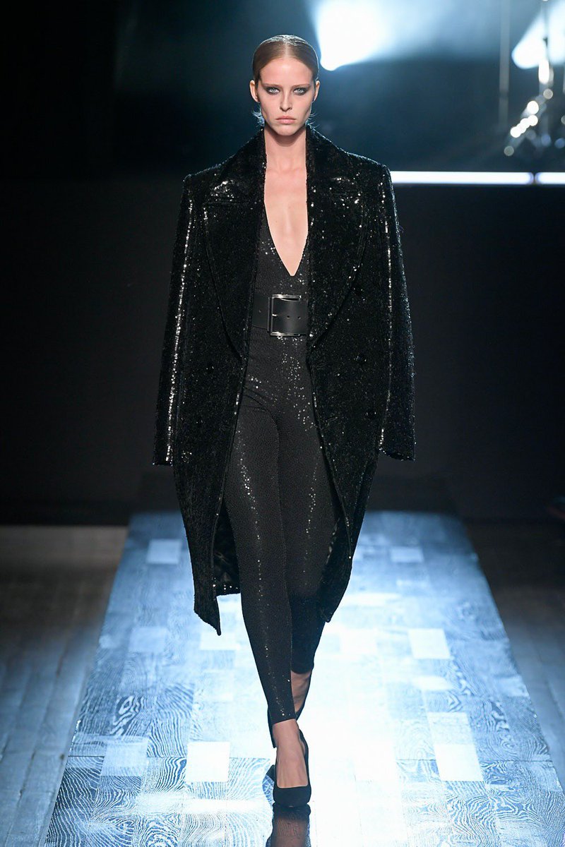 beyonceseyelid's tweet photo. It’s so nice to see Michael Kors go back to his roots with his recent shows. He’s back to showing great, simple, well made, luxury American sportswear. I can hear him say the this collection was “Luxe!”. https://t.co/sOms6CmbJz