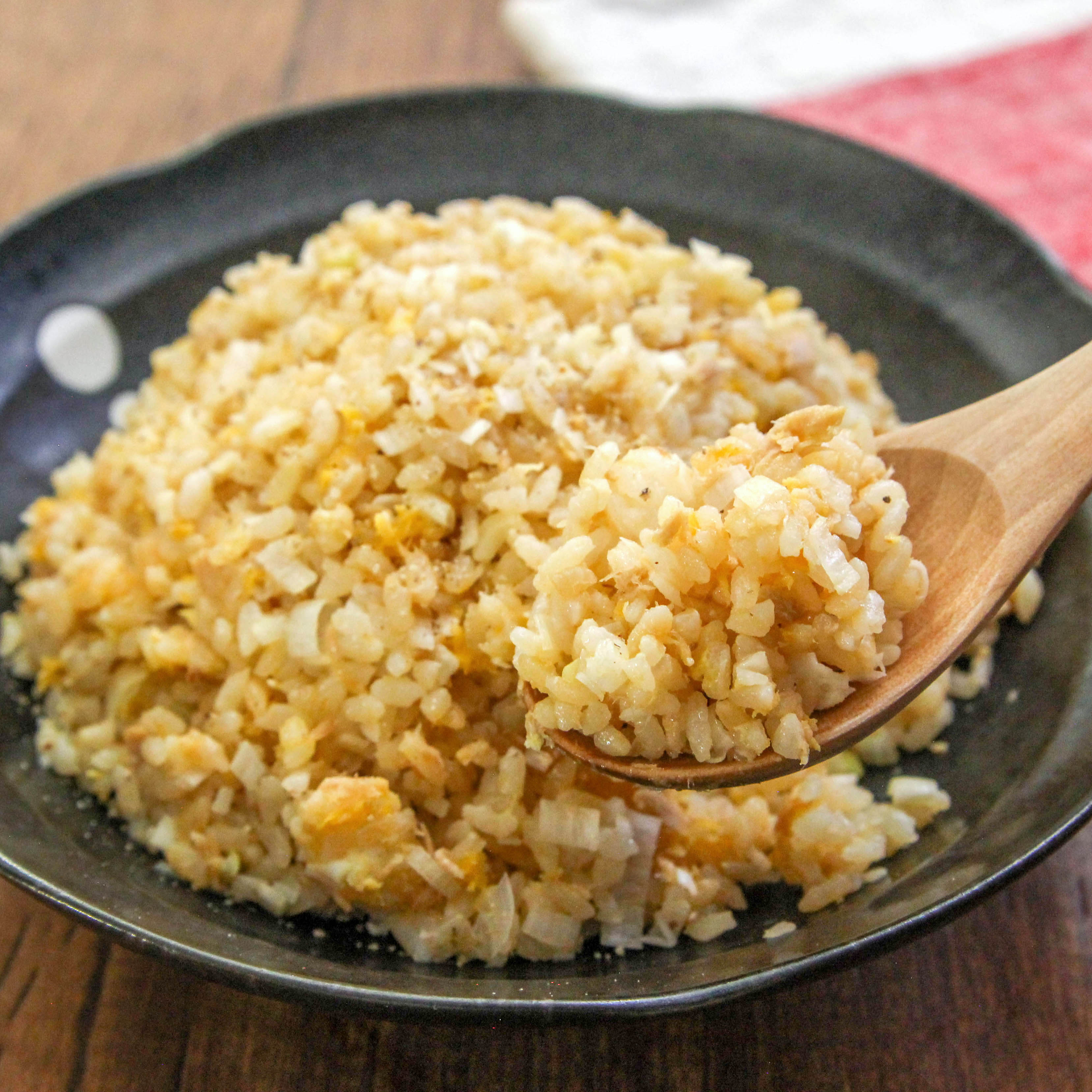 ラク速レシピのゆかり Toroaスイーツ開発 料理家 みそ 鶏ガラ で作るレンジチャーハンが10分かからず簡単過ぎるのに想像飛び越えてく美味しさ 食べながら思いついたから写真撮ってないのですが ここにバターのせて黒胡椒ふるのが最高です みそ 鶏