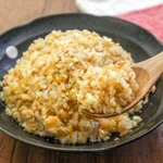 10分かからず簡単!味噌と鶏ガラのレンジチャーハン!