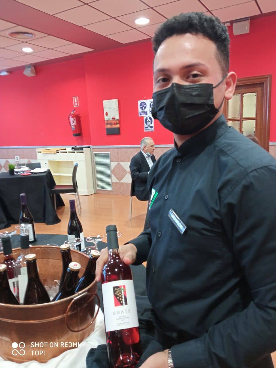 TOPIzgz's tweet photo. En nuestro #restaurante didáctico de la #EscueladeHostelería TOPI elegimos los mejores #maridajes para realzar nuestros platos y que nuestros comensales salgan satisfechos. 🍽🍷

#AxDxF  #AragonAlimentos @DOSomontano, @GrandesVinos_CA, @BodegaEnate , @BodegasCare @aragonalimentos https://t.co/kGCZj0lIHW