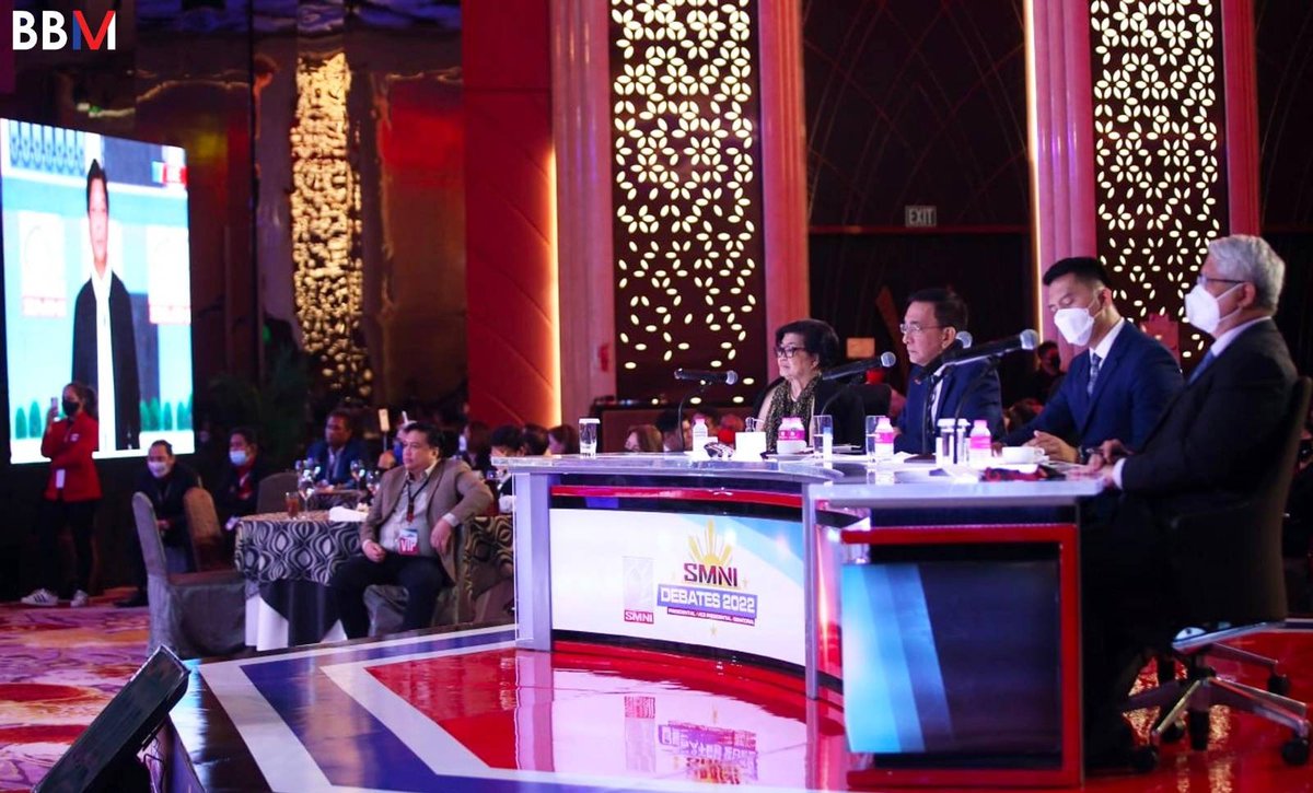 bongbongmarcos's tweet photo. Mahahalagang usaping bayan at mga plataporma ang naging bida sa SMNI Presidential Debate kahapon sa Okada Manila.

Maraming salamat po sa lahat ng nanuod sa livestream at nagparating ng suporta! https://t.co/DI0LZe1RPr