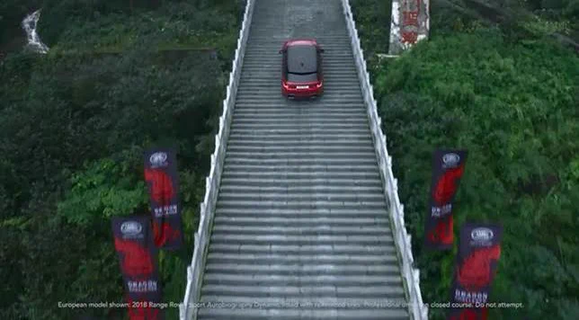 @MasahiroGDA_TW2 999段の階段を駆け上がるレンジローバースポーツを思い出しました 