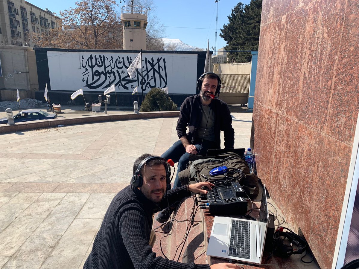 Radio3_Extra's tweet photo. FUÁ.

Estos son @gbontoux y Luis Montero compañeros de @rne que están en KABUL. 

Hablamos con ellos sobre la situación actual de Afganistán 🇦🇫 https://t.co/VzW3GaMXVY