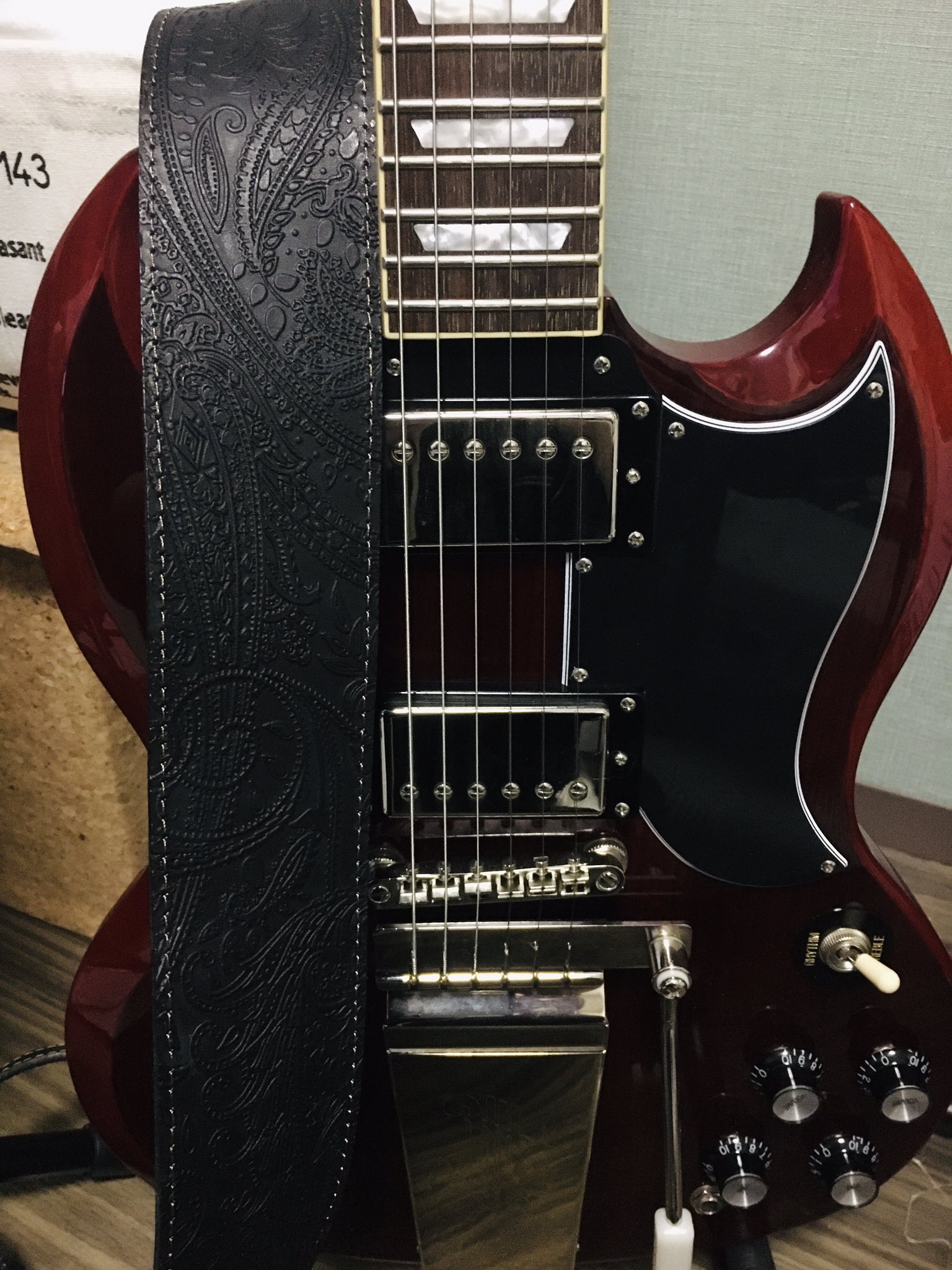 飲酒欲のめぐ 欲しかったギターストラップあって喜び めっちゃかっこいい T Co 81zsqwcn0q Twitter