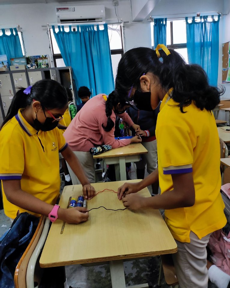 Learning through experimenting is the best way to learn. The fourth graders of Billabong High DS campus engaged in making electric circuits as a part of learning about electricity.