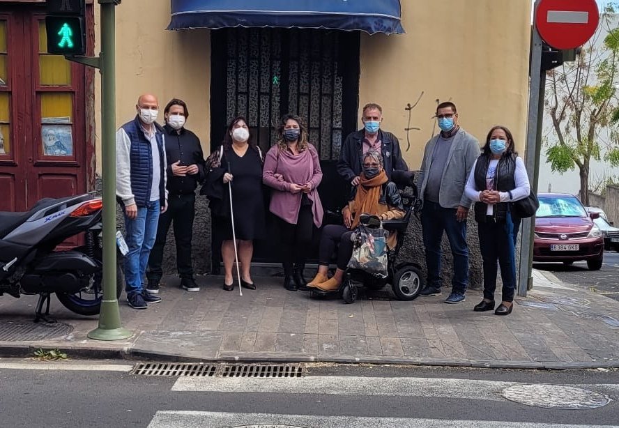 GÜÍMAR, UN MUNICIPIO COMPROMETIDO CON LAS PERSONAS CON DISCAPACIDAD. 
Güímar ya tiene adaptados sus semáforos. Una muestra más del trabajo que se viene haciendo en el marco del "Compromiso de Güímar con las personas con discapacidad". Cándido Gómez, Concejal de Seguridad.