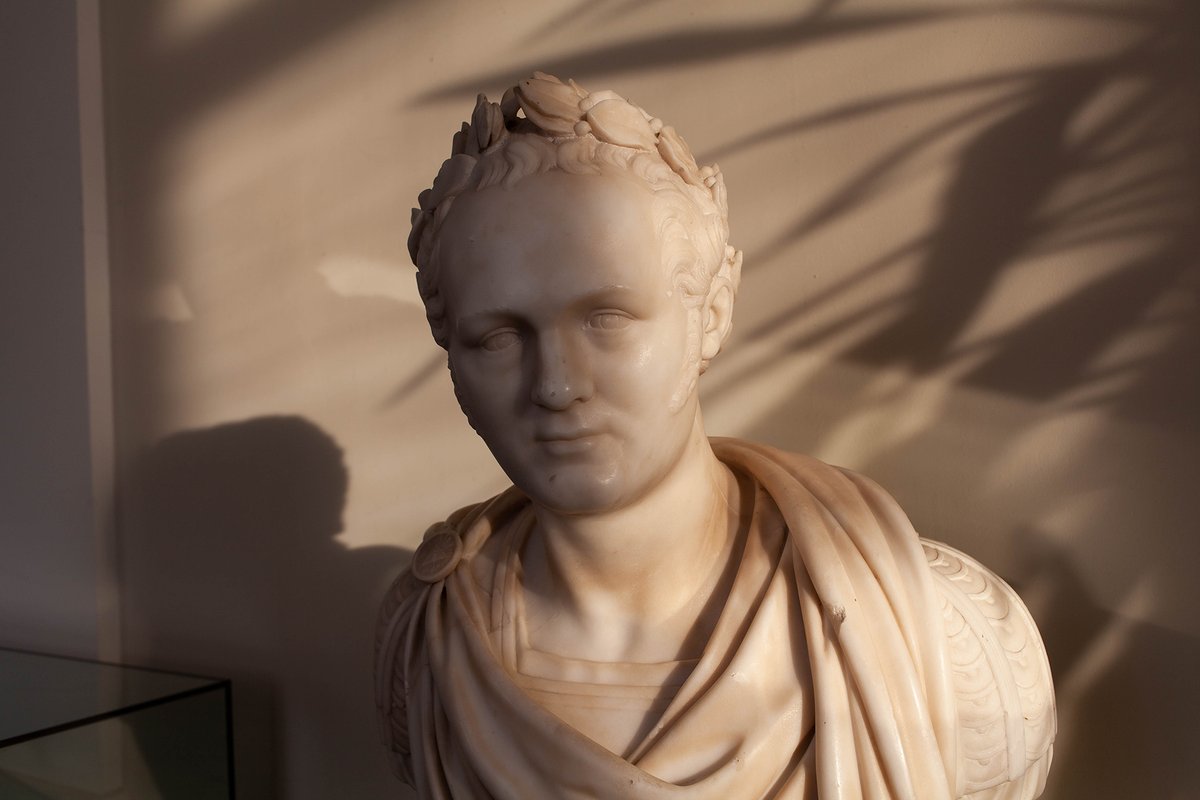 ❗ К важным новостям с первого этажа Гатчинского дворца.

🌺 Коридоры наполнились ароматом гиацинтов, а Александр I изволит принимать солнечные ванны. Весна все ближе!
#хочувгатчину #gatchinapalace