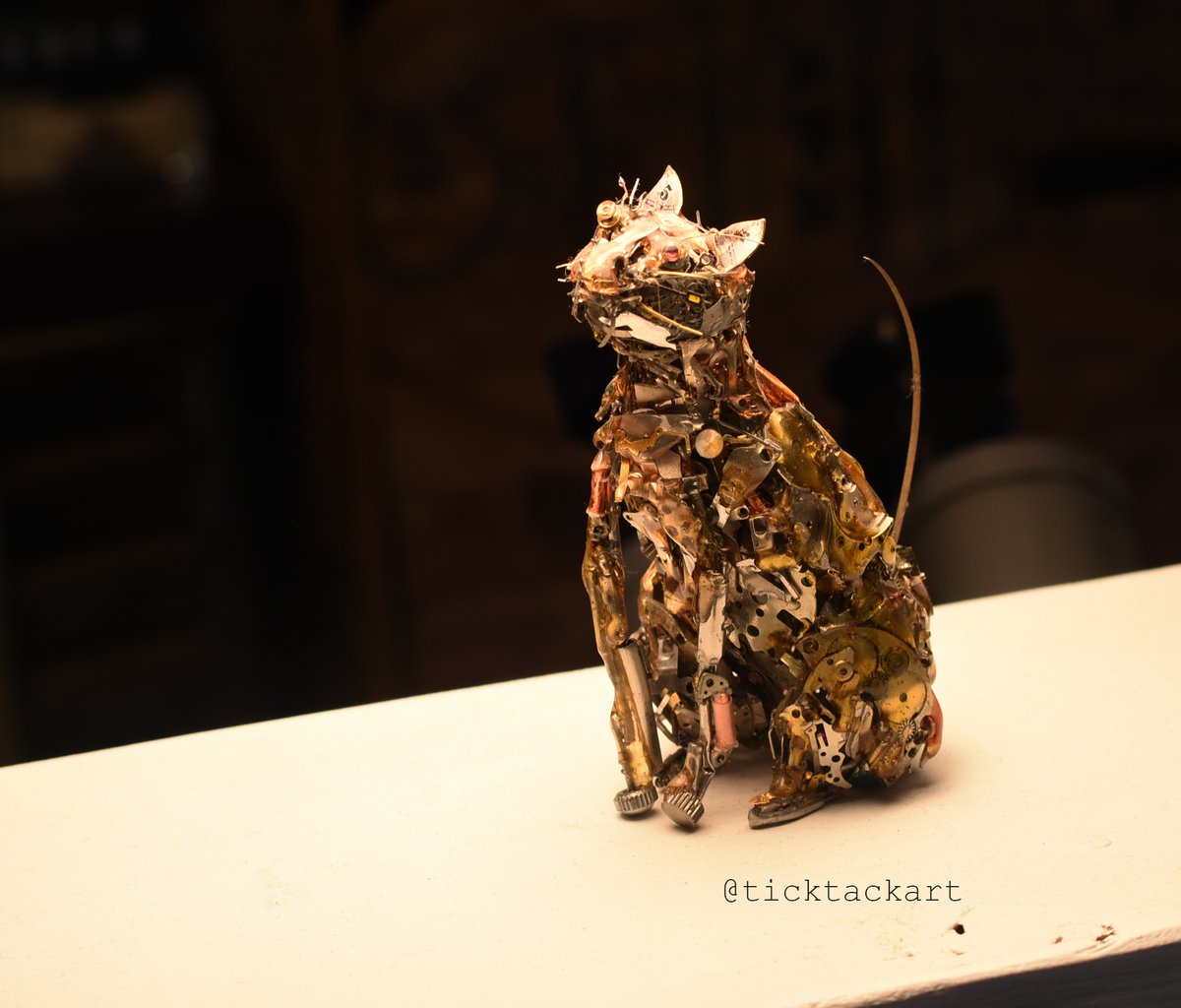 ticktackart's tweet photo. チクタクアート　　廃材のアップサイクル　時計の廃材で作ったネコです 
#ticktackart #upcycle #cat https://t.co/AeARVH8X90