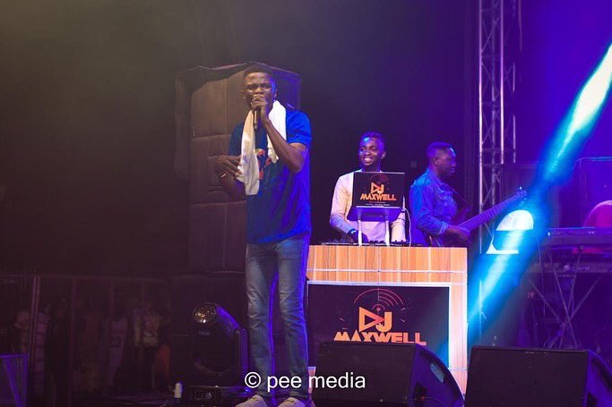 IamDJMAXWELL's tweet image. We Smiling to Stardom...

#WeMakingProgress #GiantSlayer #ChairmanAmongDjs #DjTohBadt