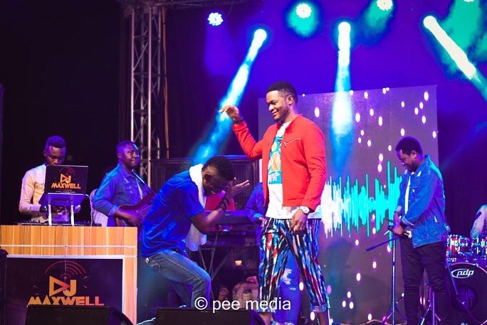 IamDJMAXWELL's tweet image. We Smiling to Stardom...

#WeMakingProgress #GiantSlayer #ChairmanAmongDjs #DjTohBadt