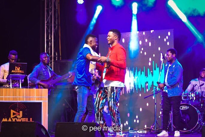IamDJMAXWELL's tweet image. We Smiling to Stardom...

#WeMakingProgress #GiantSlayer #ChairmanAmongDjs #DjTohBadt