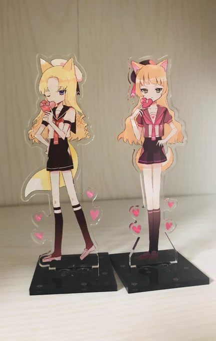 アクリルスタンドとアクリルキーホルダーです