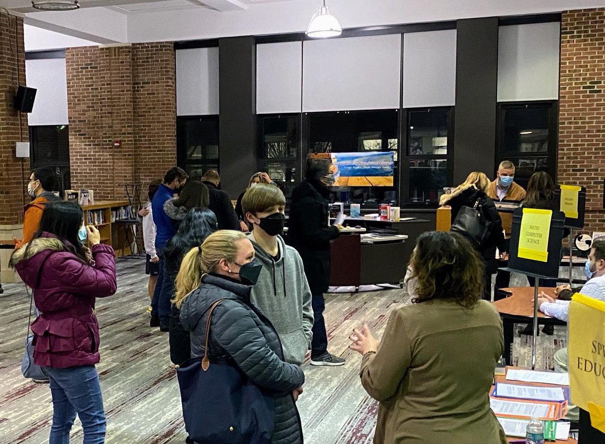 Garden_City_HS's tweet image. #gchs welcomed 8th graders and parents to our #learningcafe transition event. #onwardandupward