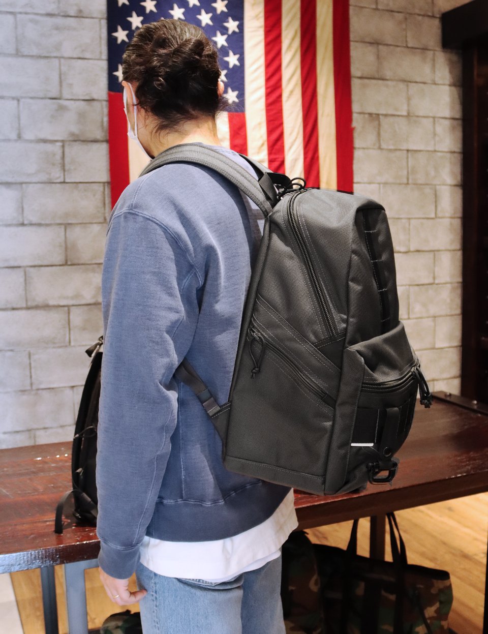 Twitter 上的 ラゾーナ川崎プラザ 3f Briefingの Delta Alpha Pack は 強度のある バリスティックナイロン という 素材を使用したシンプルなデザインのバックパック ๑ W ๑ وサイズはmとlの2種類 カラーはブラックとグレーの2色展開ですが グレーは数量限定のためお