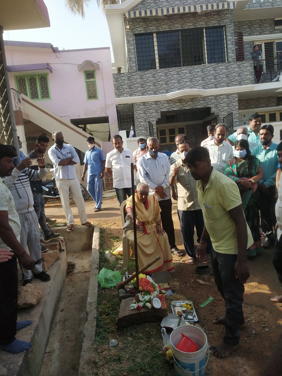 AchuthRao1's tweet photo. @jyothiganesh road construction in SIT 12th cross is in very bad shape. Insted of jalli stones, dust is being put on the road.Can you pls overlook this work.@BJP4Karnataka https://t.co/TSKKVLMBFT