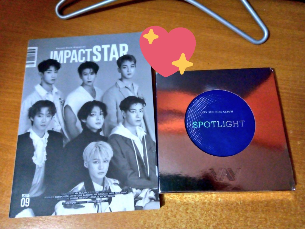Ccinn14's tweet photo. I'm so happy after a month I finally have them in my hands 💕😍
Thank you @louscaffe once again ^^
@VAV_official | #VAV | #ImpactSTAR #Spotlight l #브이에이브이 l #뱀즈 l #VAMPZ l https://t.co/oG4CgWDXWX