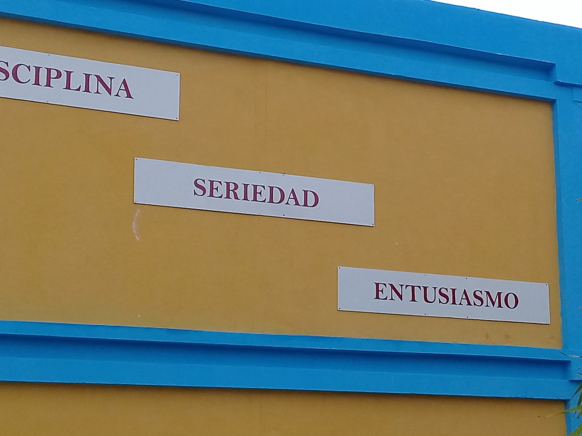 IPVCECamaguey's tweet photo. #UnaEscuelaMasBella. Continuamos #45GeneralisimoIPVCE pintando y embelleciendo el centro. #SomosContinuidad #CubaEduca #EducadoresCamagueyanos #CubaMined #FidelEntreNosotros https://t.co/YLx9iqNRYd