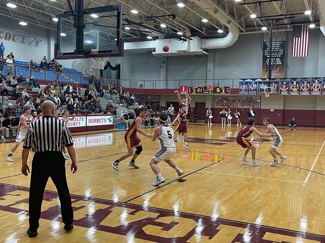 MetcalfeCoHigh's tweet photo. The Hornets defeat Barren County 82-74 for the first time since 2011!  #metcalfehornetsever https://t.co/ikd79mhJDD