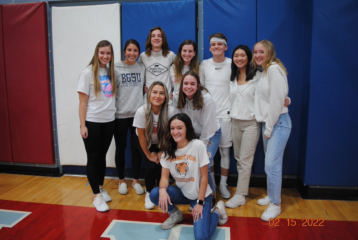 GarawayCheer's tweet photo. White Out with Seniors 🤍 @GarawayStudents https://t.co/kk7oxZuM8t
