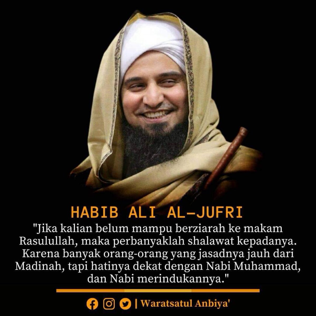 ayosholawat's tweet photo. "Jika kalian belum mampu berziarah ke makam Rasulullah ﷺ, maka perbanyaklah shalawat kepadanya. Karena banyak orang-orang yang jasadnya jauh dari Madinah, tapi hatinya dekat dengan Nabi Muhammad ﷺ, dan Nabi merindukannya."

—Habib Ali Al Jufri https://t.co/0YKamm8SIZ
