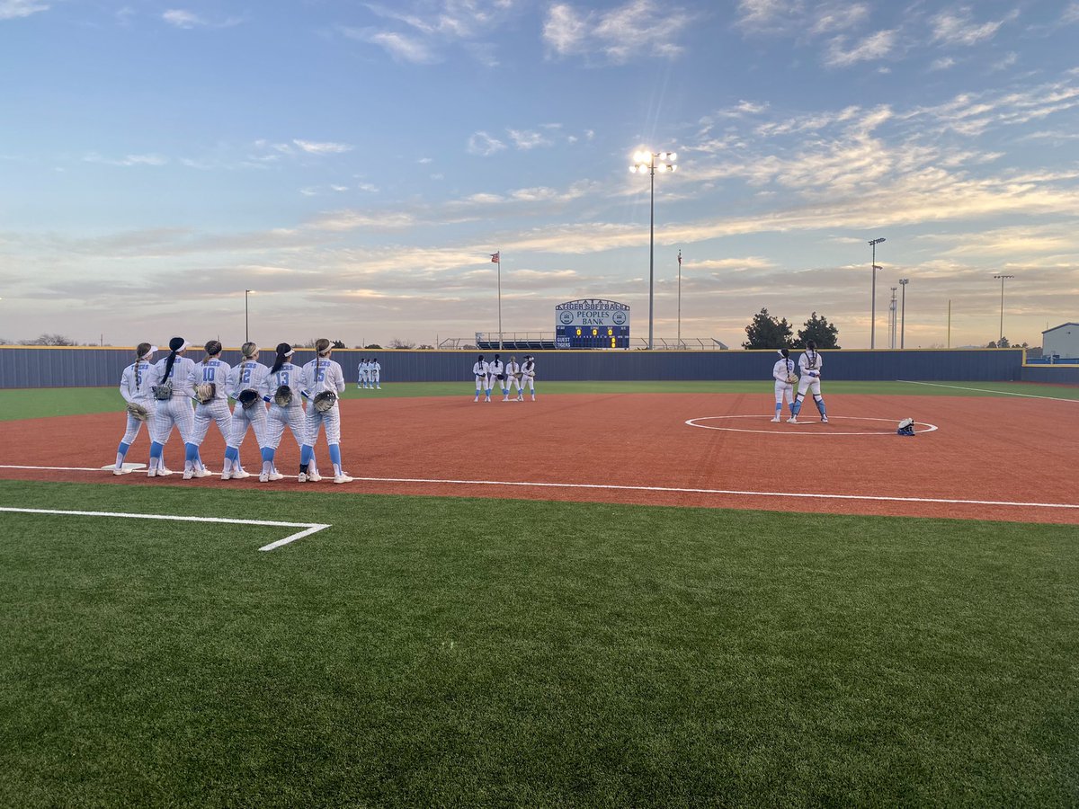 tigersoftball_'s tweet photo. Beautiful day for a Frenship Tiger win!! #burntheboats https://t.co/GxhKcyOTr4