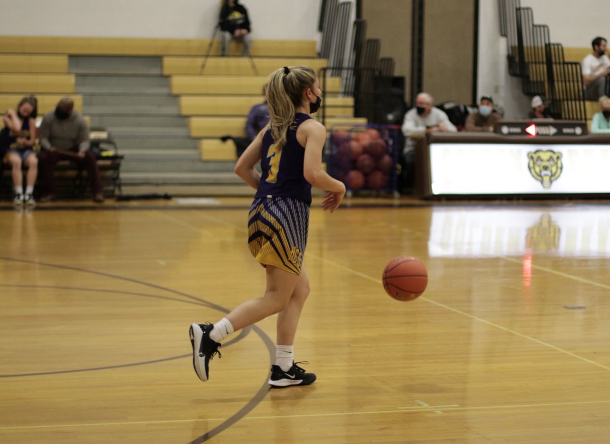 syracuseroyals's tweet photo. Royals Road Trippin to 👀 Bella Doyle @bgdoyl &amp; Katie Cunningham @KatieCu84202551 do their thing! 👑🏀 #RoyalFamily https://t.co/yjsmm94nJt