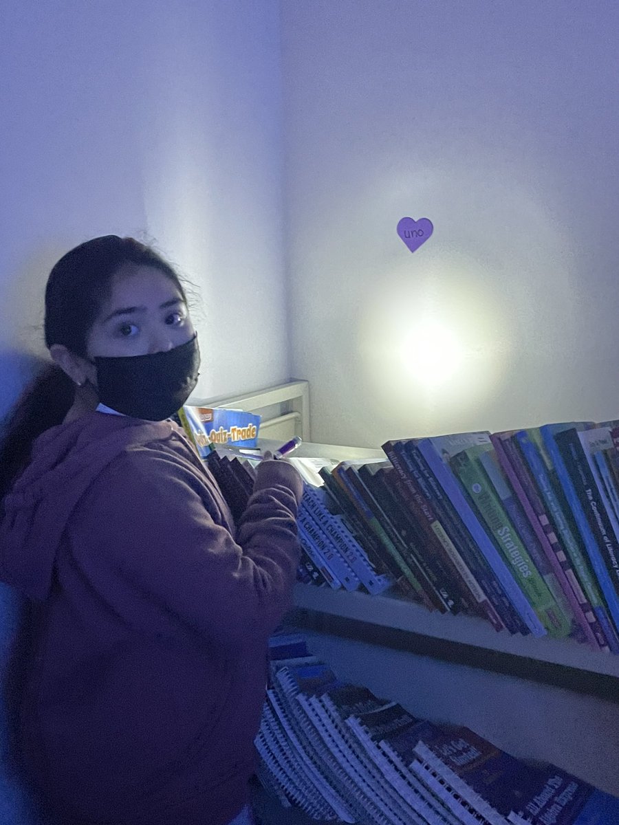 We “LOVE” reading high frequency words with our flashlights. #ValentinesDay2022 #asd4all #ReadingIsFun