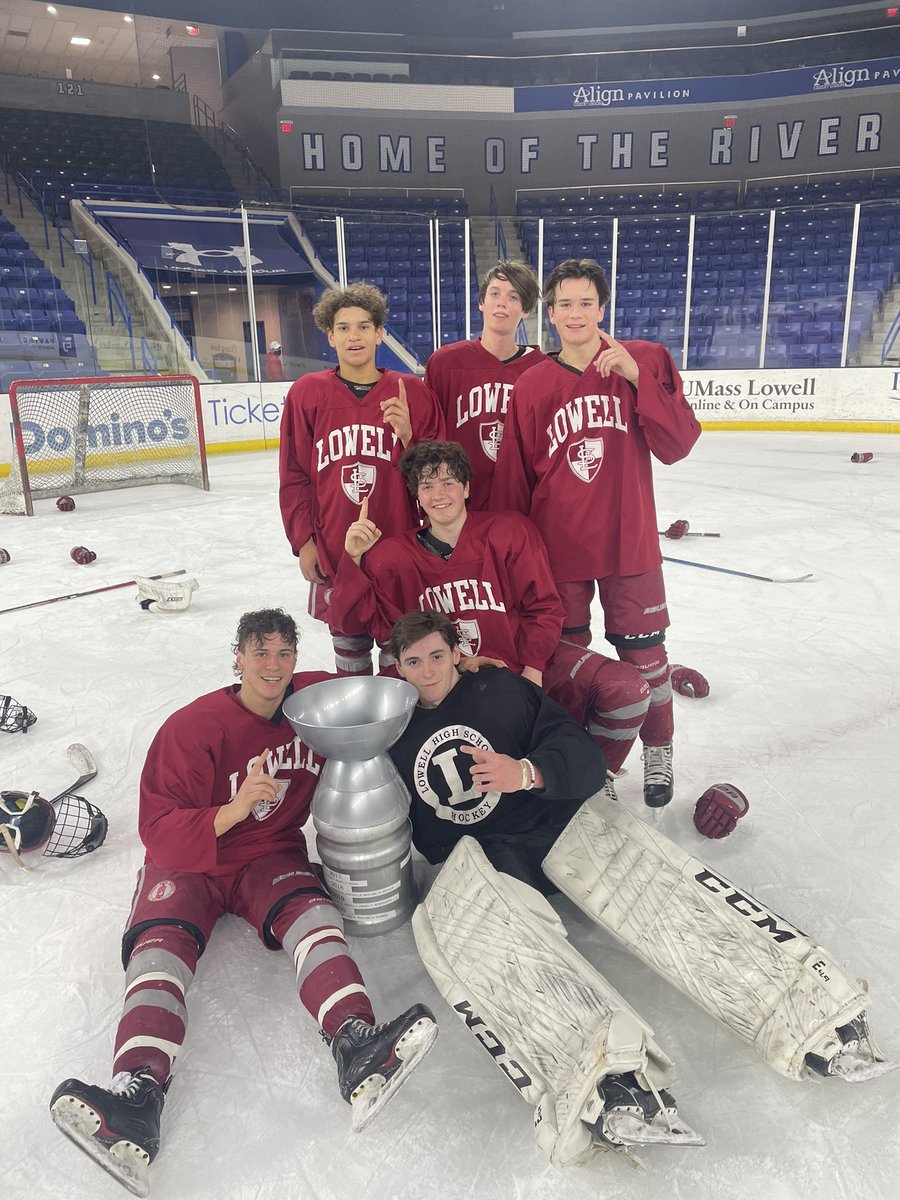 LowellHockey's tweet photo. Team Kuczek wins the Cabot Cup.  #leavealegacy https://t.co/nKSTKEgBgr