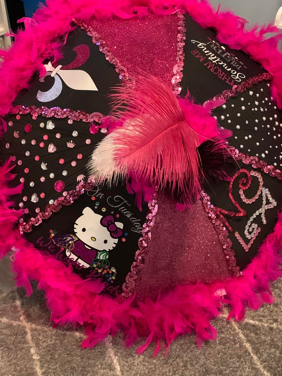 Mardi Gras umbrellas still available. etsy.com/delillcreation…
Will no take orders after the 23rd for Mardi Gras orders.