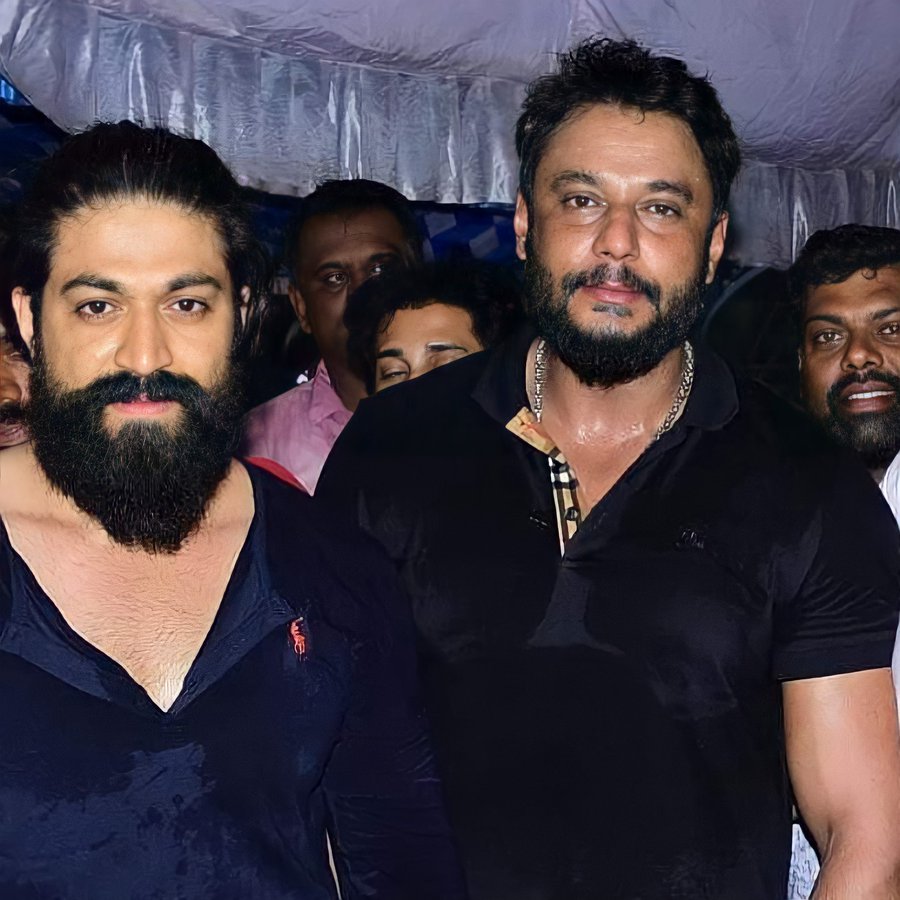 YashTeluguFc's tweet photo. Wishing A Very Happy Birthday To Challenging Star @dasadarshan Anna On Behalf Of @TheNameIsYash Fans ❤ 

#HBDChallengingStarDarshan

All The Best For For Your Future Projects 😊

#KGFChapter2 #YashBOSS @TheNameIsYash https://t.co/eGc0jMJcNr