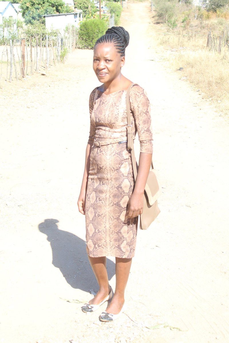 phaphamamlfm's tweet photo. “Hi mina Nyeleti Baloyi, ni muyingiseri wa @munghana. Loko u vona xifaniso xa mina, uhleketa ku #NiMunhuWaNjhani? Rhumela mavonelo hi voice note eka 071 265 9860 SWESWI” https://t.co/5siJI1BPcc