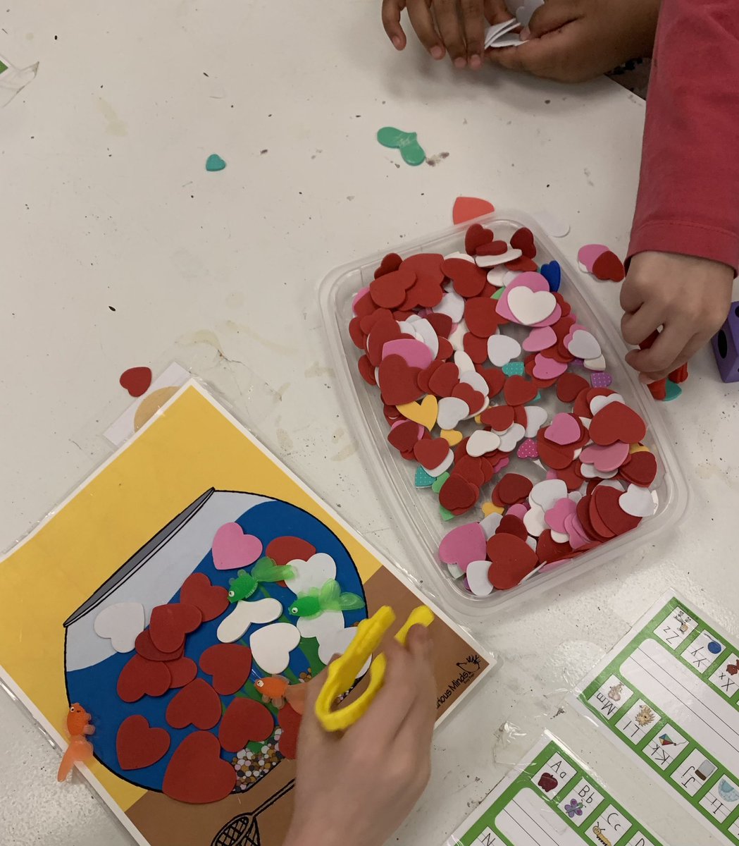 MrsBClarkson's tweet photo. Our #valentine math centers doubled as #finemotor practice! #justapinch #kindergarten #mathgames @bigrockbadger @fsd38 https://t.co/8XuCufdXim