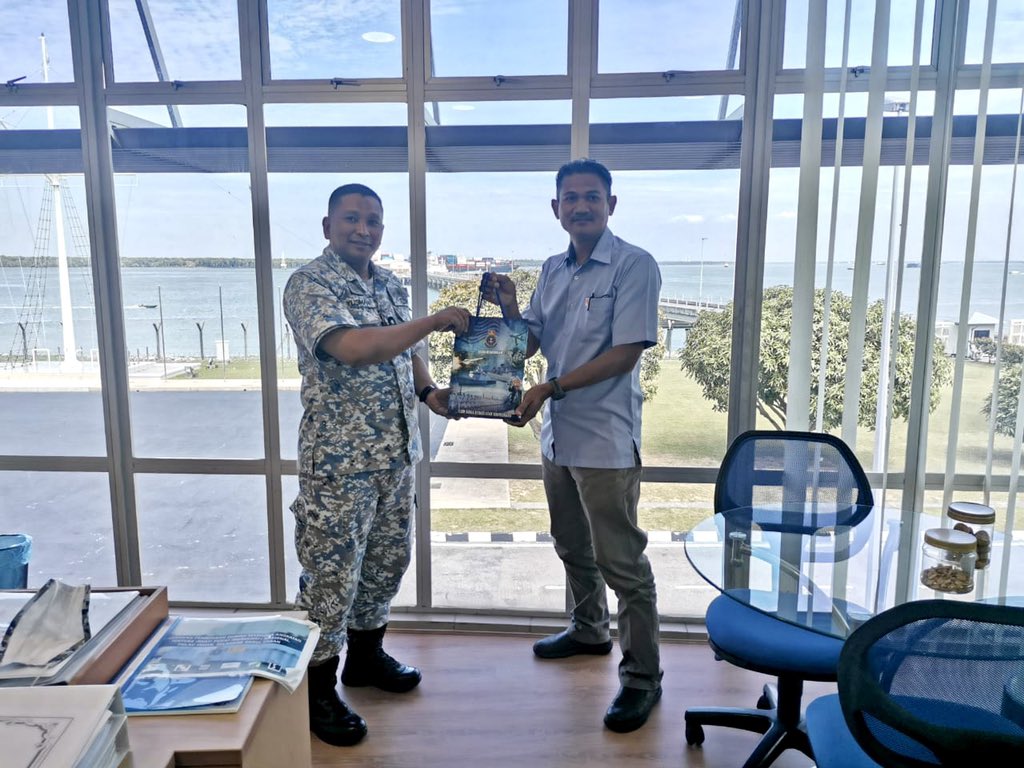 Lawatan Kunjung Hormat Ketua Unit Tentera Negeri Selangor Pn Mastura binti Omar ke Pejabat Pegawai Memerintah Kdr TLDM Haniyusman bin Osman -  KD SULTAN ABDUL AZIZ SHAH Pangkalan TLDM Pulau Indah
<a href="/masturaomar10/">masturaomar</a> 
<a href="/UTSSelangorJKR/">JKR UNIT TENTERA SELANGOR</a> 
<a href="/csfbjkr/">CSFB JKR</a> 
<a href="/JKRSelangor/">JKR Selangor</a> 
<a href="/JKRMalaysia/">JKR Malaysia</a>