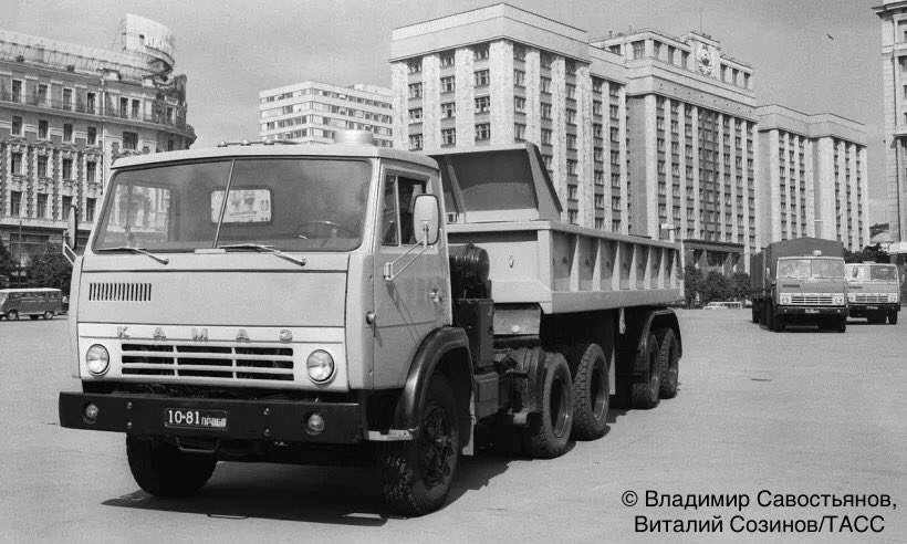 RusEmbSriLanka's tweet photo. 🗓On February 16, 1976, the first #KAMAZ truck rolled off the assembly line

🚛One of the most reliable &amp; popular trucks in the world
🚚Over 2,3 mln lorries have been produced
🚛Operated in over 80 countries
🚚#KamazMaster has won the truck category of the #Dakar Rally 19 times https://t.co/8bXxoH0rWz