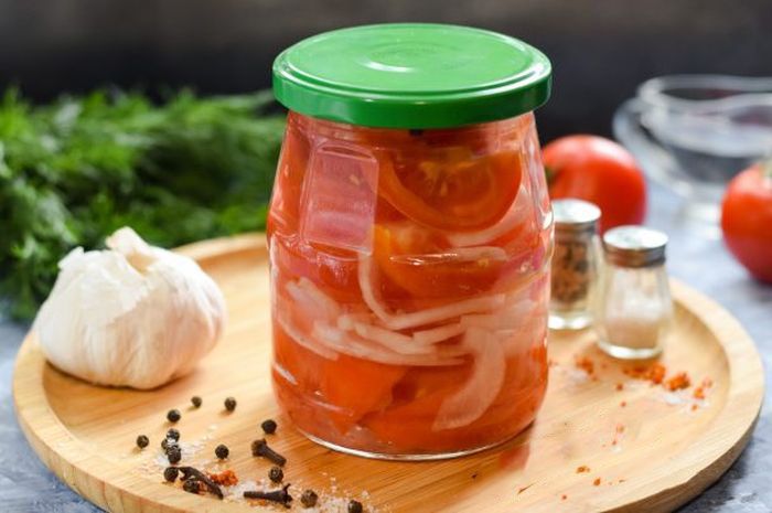 Рецепт салатов на зиму без стерилизации. Салат на зиму "мадам морковка". Рецепт салатов на зиму без стерилизации. Салат с помидорами на зиму. Рецепт салатов на зиму без стерилизации.